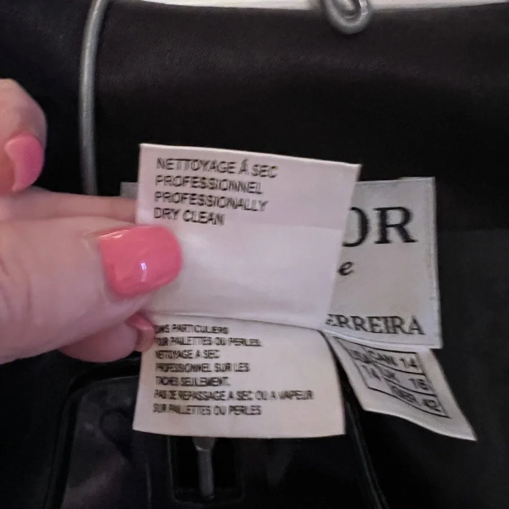 Elegant Black Maxi Dress with Diamond Details - Picture 5 of 5